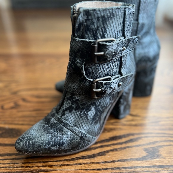 ✨ Freebird Joey Boots – Blue Snakeskin, Size 7 ✨ - Picture 5 of 7